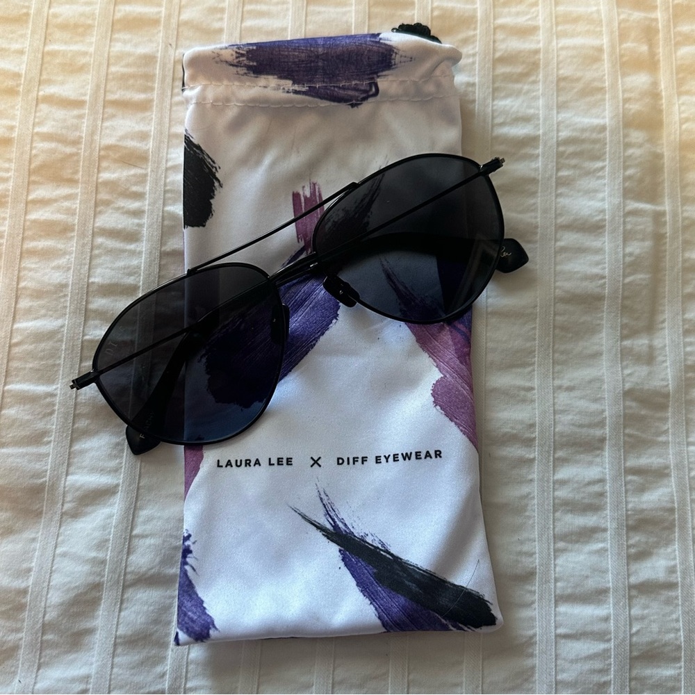 DIFF Eyewear Black Sunglasses with Case